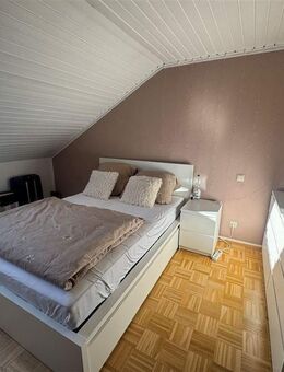 Gemütliche 2-Zimmer Dachgeschosswohnung mit EBK und Balkon in Bad Dürrheim - Bad Dürrheim