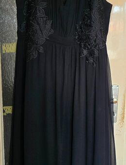 Schwarzes Abendkleid (große Größe) - Miesbach