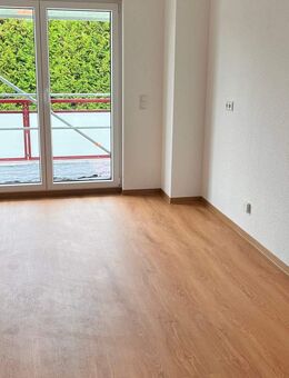 Viel Platz zum Leben: großzügige 4-Zimmer-Wohnung mit Balkon in ruhiger Lage - Erfurt