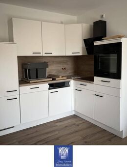 Liebevoll und modern sanierte Wohnung im Erstbezug! Balkon, Fußbodenheizung, Lift - Arnsdorf