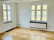 Lichtdurchflutete, hochwertige 3-Zimmer-Wohnung in der Feldstadt mit Balkon und Einbauküche - begehrte Lage - Schwerin