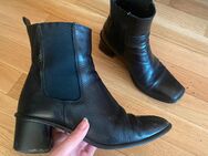 Intensives dufterlebnis - die abgetragenen eleganten winter stiefel deiner herrin - 2 jahre getragen - Berlin