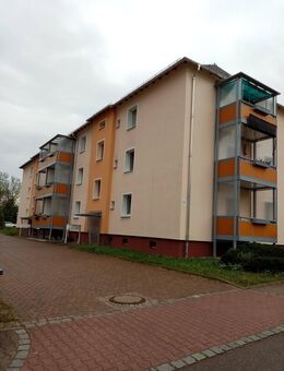 Zentral gelegene 2-Raum-Wohnung mit Balkon sucht Mieter - Oelsnitz (Erzgebirge)