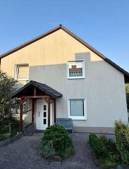 Zweifamilienhaus mit beeindruckendem Ausblick - Ideal für Eigenheim oder Kapitalanlage! - Helsa