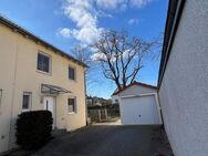 R E S E R V I E R T!!! Eschenbach - Lichtdurchflutete Doppelhaushälfte in ruhiger Lage - Eschenbach (Oberpfalz)