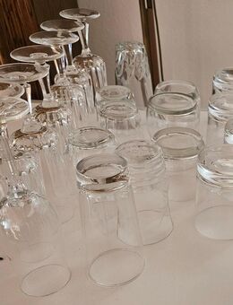 y16) Flohmarktkiste Nr 7 Trödel Kiste Porzellan Gläser Vasen Schalen - Burgdorf Zentrum