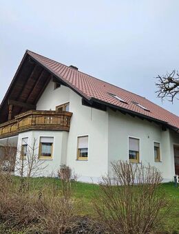 Die Gelegenheit! Geräumige Wohnung mit Südbalkon! Bezugsfrei! Ausbaufähig auf bis zu 5 Zimmern! - Regenstauf