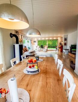 Wohnen wie im Urlaub: Einfamilienhaus mit Einliegerwohnung in Walkersbach zu verkaufen - Plüderhausen