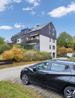 Stilvolles Wohnen auf drei Ebenen mit Galerie, drei Balkonen und Kamin in Toplage von Marktredwitz - Marktredwitz