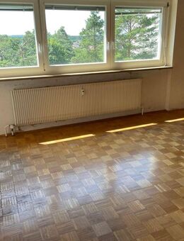 Geräumige, familienfreundliche 5-Zimmer-Eigentumswohnung mit 2 Balkonen in einer gepflegten Wohnanlage in Spardorf - Spardorf