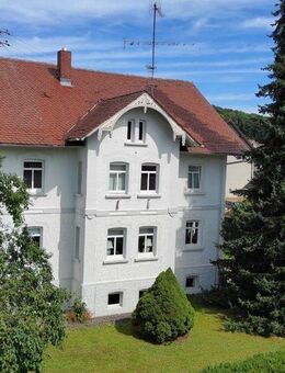 Charmantes Domizil: stilvoll renoviertes Schmuckstück mit zauberhaftem Garten. - Rot (Rot)
