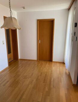 Hübsche 3,5 Zimmer ETW mit Westbalkon, Parkettböden, TG, oberstes Stock, tolle Aussicht, ruhige Lage - Bamberg