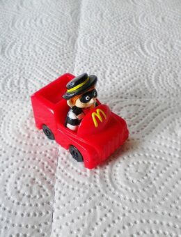 McDonalds-Figur-Ronald McDonald mit Fahrzeug von 1995,ca. 5,5 cm - Linnich
