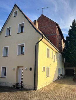 Charmantes Einfamilienhaus mit großem Gartengrundstück - Schlüsselfeld