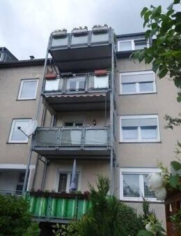 2 Zimmer Wohnung im DG mit Balkon frisch tapeziert, sofort frei, inklusive Einbauküche - Solingen (Klingenstadt)