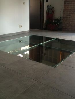 Begehbares Glas nach Maß für Glasboden Dachboden Lichtluke - Eslarn