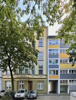 RESERVIERT! Charmante 2-Zimmer-Dachgeschosswohnung mit Aufzug in Düsseldorf-Oberbilk - Düsseldorf