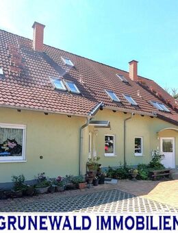 Zwei Doppelhaushälften mit insgesamt vier Wohneinheiten, Garten und Stellplätzen - Dornburg-Camburg