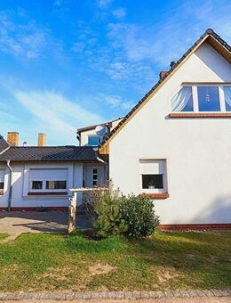 DOPPELHAUSHÄLFTE MIT GROßEM GRUNDSTÜCK - In Ortsrandlage von Brandshagen - - Sundhagen