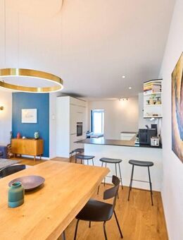 Wohnen mit Wohlfühlfaktor: Lichtdurchflutete Terrassenwohnung im modernen Design - München