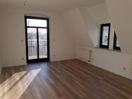 super schönes DG-Appartement mit Balkon und EBK - Zwickau