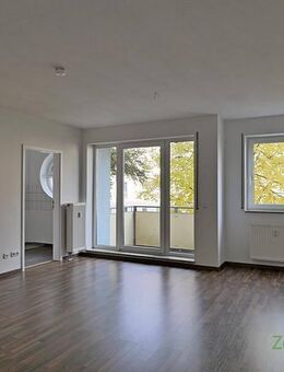 (12537_10) MGN: kleine 1-Zimmer-Wohnung mit Aufzug, Balkon und separater Küche in der Heimstraße, Service inklusive - Meiningen
