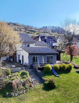 Traumhaftes Zweifamilienhaus am Walberla - Wohnen, wo andere Urlaub machen - Wiesenthau