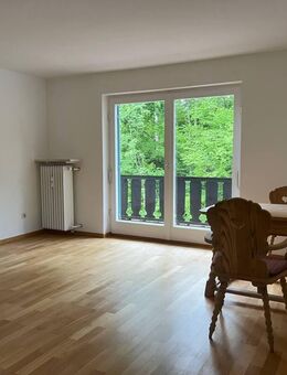 Charmante Dachgeschosswohnung mit großem Balkon in zentraler & ruhiger Lage! - Bad Wiessee