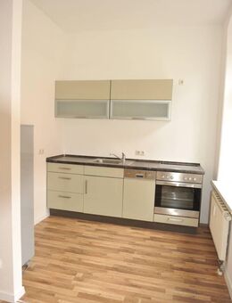 Hübsche, sanierte 2-Zimmer-Wohnung mit schicker Einbauküche und Balkon! - Zwickau