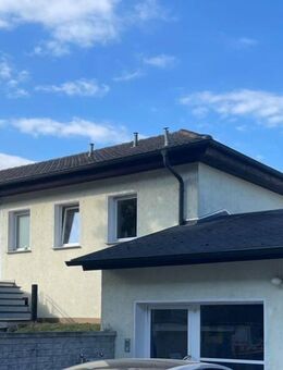 Repräsentative Unternehmervilla mit Innenpool-Sauna und großem Lagerhaus - Mainhausen