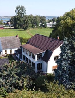 Großzügiges Anwesen zum Wohnen und Vermieten und zusätzlichen Baugrundstücken in Gager auf Rügen - Gager