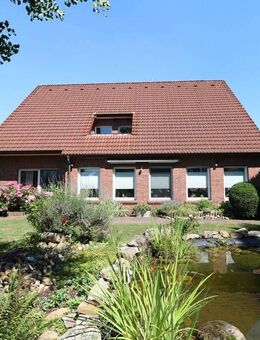 Stadtzentrales, schickes Wohnhaus mit Garagenanbau, Carport und schönem Garten - Cloppenburg