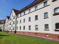 // FRISCH RENOVIERT - 3 Zimmer - Designbelag - Blick ins Grüne // - Schkeuditz