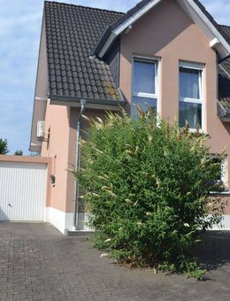 Schönes Niedrigenergie-Einfamilienhaus mit Garage und großer Terrasse - Trier