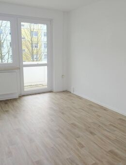 ** mit Balkon ** Für ältere Personen geeignet ** 1 Zimmer Apartment zu vermieten! - Werdau