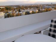 Apartment mit herrlicher Aussicht, Loggia, Küche, TG-Stellplatz, frei, keine Provision - München