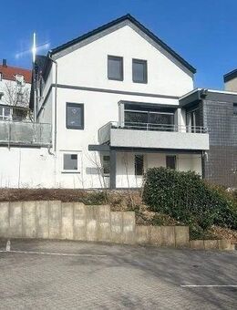 Modernes, außergewöhnlich, sehr geräumiges und hochwertiges Einfamilienhaus mit Balkon, Terrasse, Garten und Doppelgarage (Privatweg),inkl.Möbel - Lüdenscheid