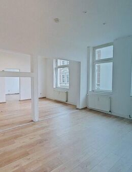 Weitläufige 4-Zimmer-Wohnung mit Tageslichtbad und Altbaucharme - Gelsenkirchen