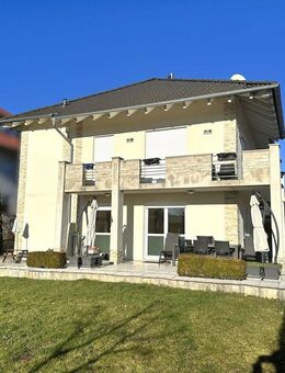 Modernes Einfamilienhaus mit mediterranem Flair - Bertelsdorfer Höhe/Coburg. - Coburg