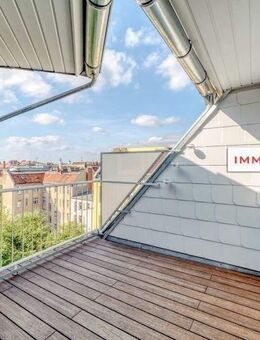 IMMOBERLIN.DE - Schöne komfortable & ruhige Dachgeschosswohnung mit Terrasse im Sprengelkiez - Berlin