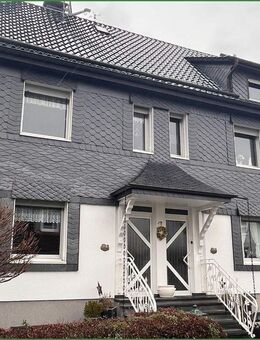 Sanierungsobjekt: Zwei Doppelhaushälften mit Garten und Doppelgarage in begehrter Lage von Burscheid - Burscheid