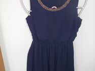 blaues Kleid mit glitzerndem Ausschnitt, Gr. 38, von Only - Bardowick