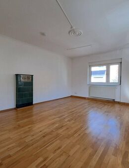 3-Zi.-Wohnung mit kleinem Balkon und EBK - Stuttgart