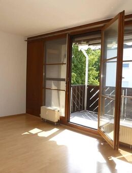 Charmante 1-Zimmer-Dachgeschosswohnung mit Loggia und TG-Stellplatz in Steinheim - Steinheim (Murr)
