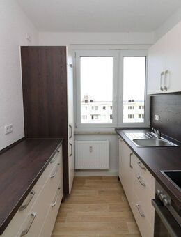 Vor dem Naschen Hände waschen...neu sanierte 2-RW mit Einbauküche u. Balkon!!! - Freiberg