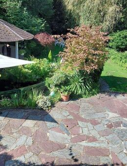 Freistehender Bungalow, ruhig und idyllisch gelegen, ELW möglich, mit Gartenanlage, Fischteich, 3 Garagen, in St. Ingbert Reichenbrunn - Sankt Ingbert