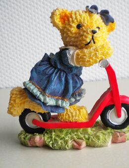 Teddy-Figur auf Tretroller,ca. 13 cm höhe - Linnich