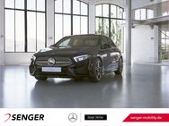 Mercedes A 200, Limousine AMG Night, Jahr 2020 - Oldenburg