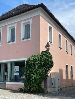Großzügiges Wohn- und Geschäftsgebäude mit ehemaliger Apotheke - Bärnau