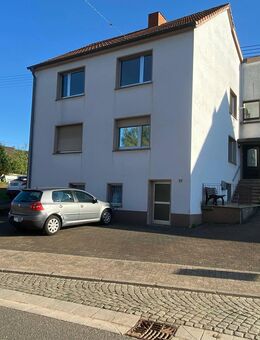 Charmantes Zweifamilienhaus mit Garten und Stellplätzen - Eppelborn